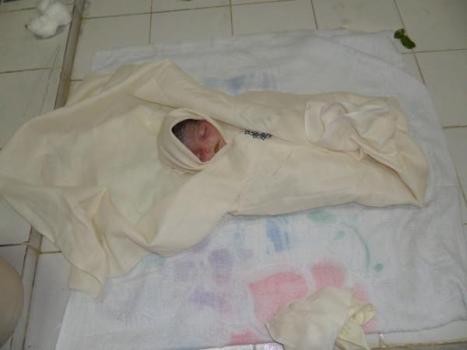 El martirio de una niña bahreiníes de gas venenoso disparado por las fuerzas del régimen