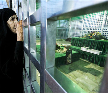 Sucedió en este día el regreso de Ruhollah Khomeini a Teherán