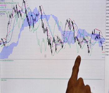 Después de un año la bolsa de Trípoli abre nuevamente