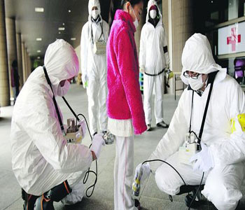 Autoridades japoneses ensayan técnicas para reducir contaminación radiactiva