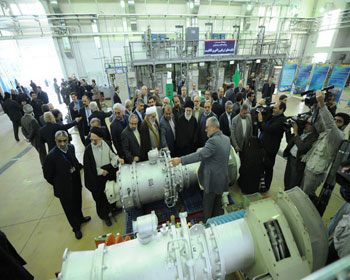 Imam Khaminei visitó el centro de las pesquisas industrial petrolero en Irán