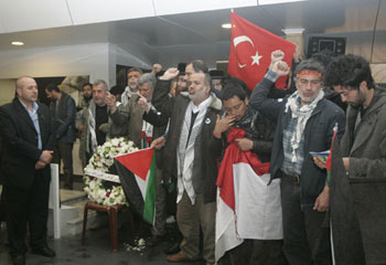 Una delegación de la Marcha Global del Quds visita la tumba del Mártir Mougnieh