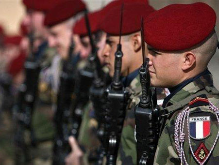 Ex coronel francés verifica la detención de 13 oficiales franceses en Siria