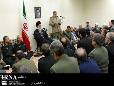 Khaminei recibiendo los líderes militares: las amenazas es una evidencia del poder iraní