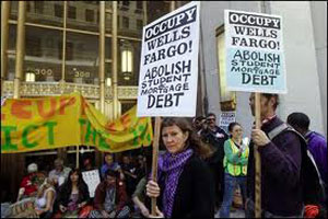 Manifestación contra la compañía Wells Fargo en San Francisco