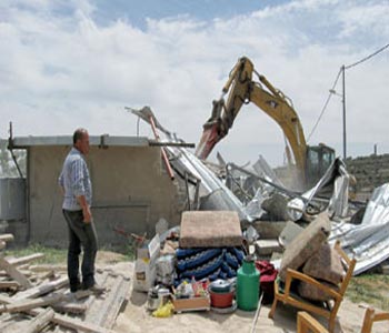 Las fuerzas de la ocupación sionista destruyen la casa de un palestino