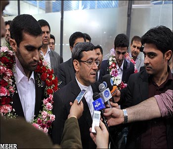Llegan a Teherán dos ingenieros iraníes liberados en Siria