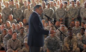 Panetta lanza duras críticas contra Pakistán a su llegada a Kabul