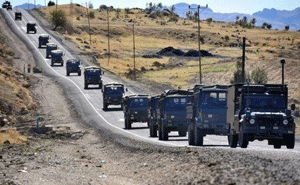 Turquía agrupa tropas y artillería pesada adyacente a la frontera Siria