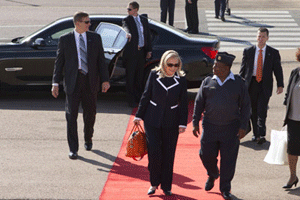 Gira de Clinton por África busca nueva explotación de ese continente