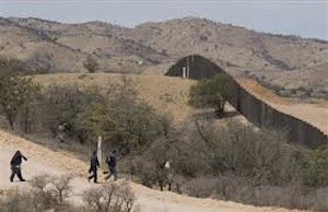 Más de 130 reos se fugan de una cárcel en la frontera de México