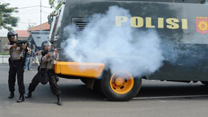Indonesia: choques entre Policía y manifestantes