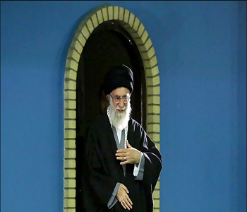 Imam Jamenei: Hegemonía mundial seguirá con sus complots contra Irán