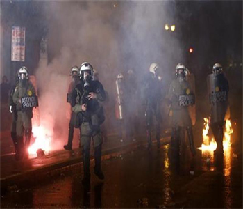 Gobierno griego desafía protestas