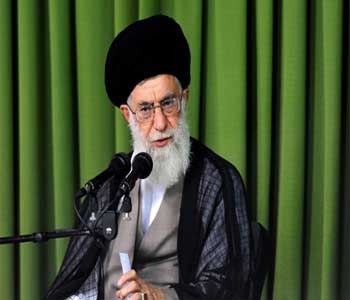 lider+jamenei+shirazi Imam Jamenei: Occidente en decadencia mientras florecía Irán