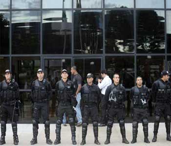 Decenas de policías detenidos por recibir sobornos