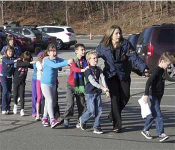 tiroteo+ninos+newtown+escuela Tiroteo en una escuela de Connecticut deja 27 muertos