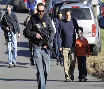 tiroteo+policia+newtown+escuela Tiroteo en una escuela de Connecticut deja 27 muertos
