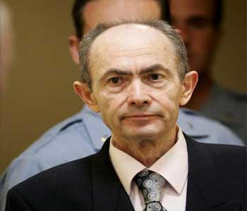 Zdravko Tolimir Cadena perpetúa a un ex general serbobosnio por Srebrenica