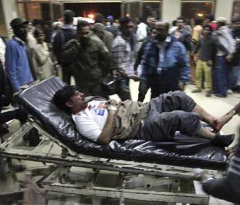 ataque+pakistan+ong Pakistán desconocidos armados matan a 6 trabajadores de una ONG