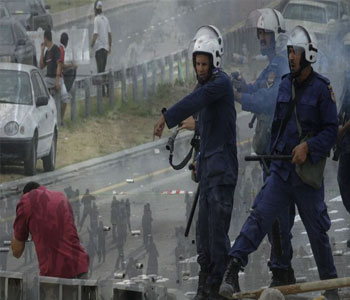 ataque+policia+bahrein Bahréin, la revolución sofocada