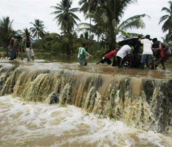 inundaciones+mozambique+africa Evacuan a 55 mil personas por inundaciones en Mozambique