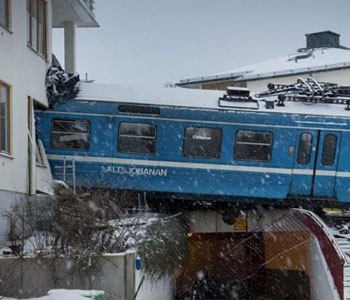 mujer+tren+suecia+robado Trabajadora de limpieza roba tren y lo estrella contra viviendas en Estocolmo