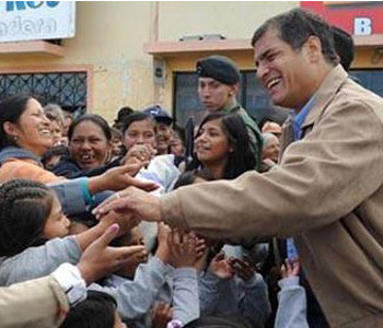 presidente+correa+sondeo+ecuador