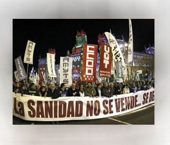 protestas+espana+manifestantes+sanidad+no se vende Protestan miles en Madrid contra privatización de salud pública