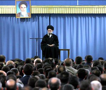 sayyed+ali+jamenei+fuerzas+inteligencias+iran Imam Jamenei: La arrogancia mundial hace todo lo posible para enfrentarse a Irán