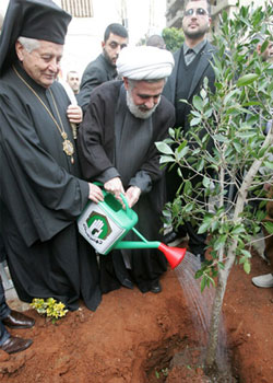 sheikh+naim+kassem+buena+arbol3 Sheikh Kassem: Cualquier petición para derrocar la Resistencia es una demanda israelí