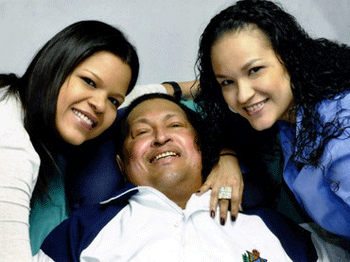 chavez y sus hijas El líder bolivariano regresa a Caracas
