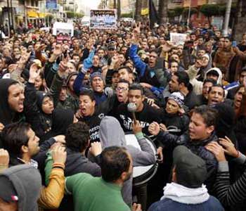 kandil+manifestacion+egipto El primer ministro egipcio atacado en la plaza del Tahrir