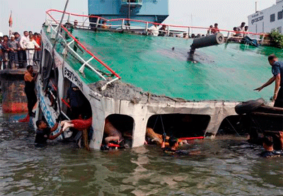 naufragio de un barco en banglades2 Al menos 50 desaparecidos en un naufragio en Bangladés