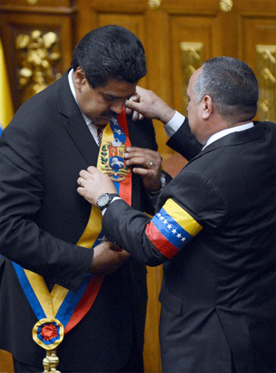 maduro juramento Maduro: “Esta banda (presidencial) le pertenece a Chávez”