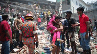 Centenar de muertos en el derrumbe de un edificio en Bangladesh