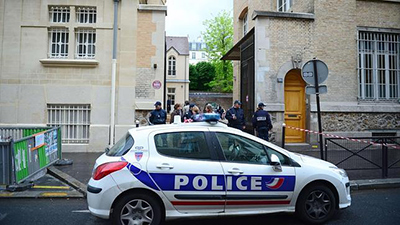 Un hombre se suicida en París delante de una decena de niños