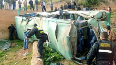 La caída de un autobús a un barranco en Perú