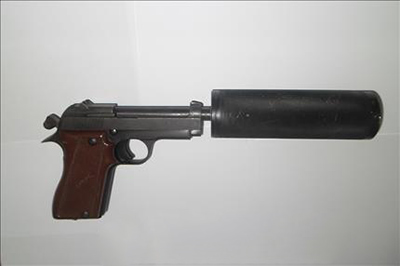 pistola con silenciador
