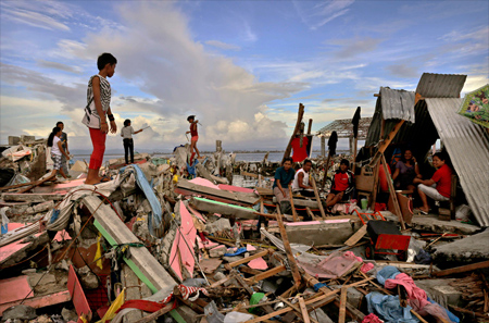 Filipinas: Asciende a 5719 la cifra de muertos por Haiyan