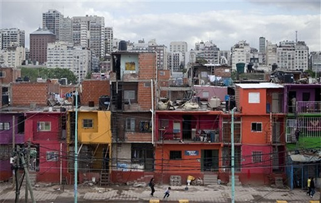 Desigualdad y pobreza: dos azotes en dos continentes
