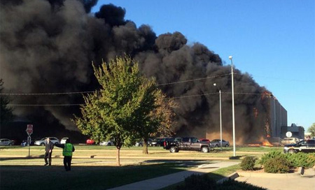 accidente aereo en kansas, eeuu Un avión se choca contra un edificio en Kansas, EEUU