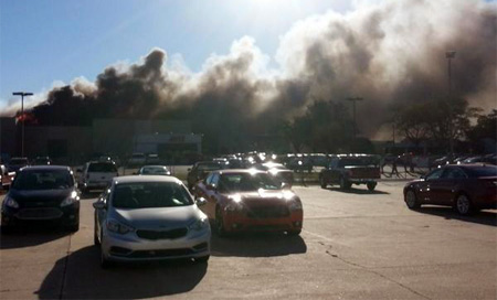 accidente aereo en kansas, eeuu Un avión se choca contra un edificio en Kansas, EEUU