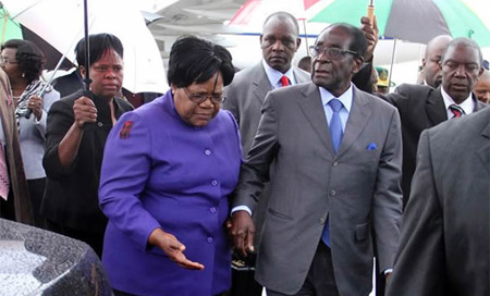 Joice Mujuru Zimbabue: Acusan a Mujuru de conspirar contra el Presidente