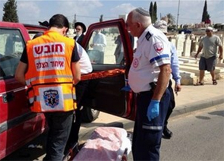 el cadaver del palestino Un conductor de autobús palestino fue encontrado ahorcado en su vehículo