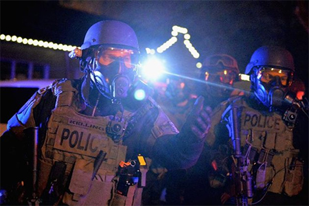 policia en ferguson Indignación en Ferguson tras conocerse el fallo del caso Brown