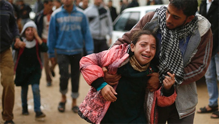 la hija del asesinado llora su padre Ejército israelí asesina a un palestino en Gaza