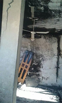 huellas del incendio dentro de la mezquita Colonos sionistas queman una mezquita en Cisjordania