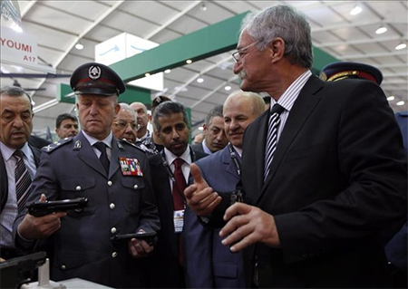 ministro de justicia libanes ashraf rifi Los terroristas chantajean a la justicia libanesa