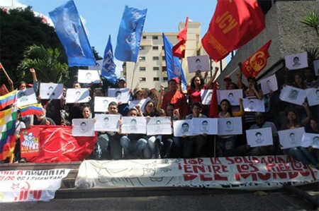 manifestacion en Caracas Solidaridad bolivariana con los 43 estudiantes mexicanos